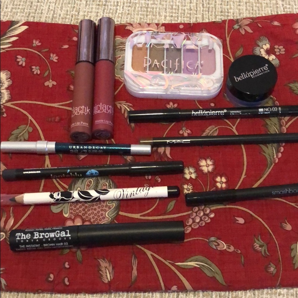 🤩2 for $10🤩 Make up bundle!